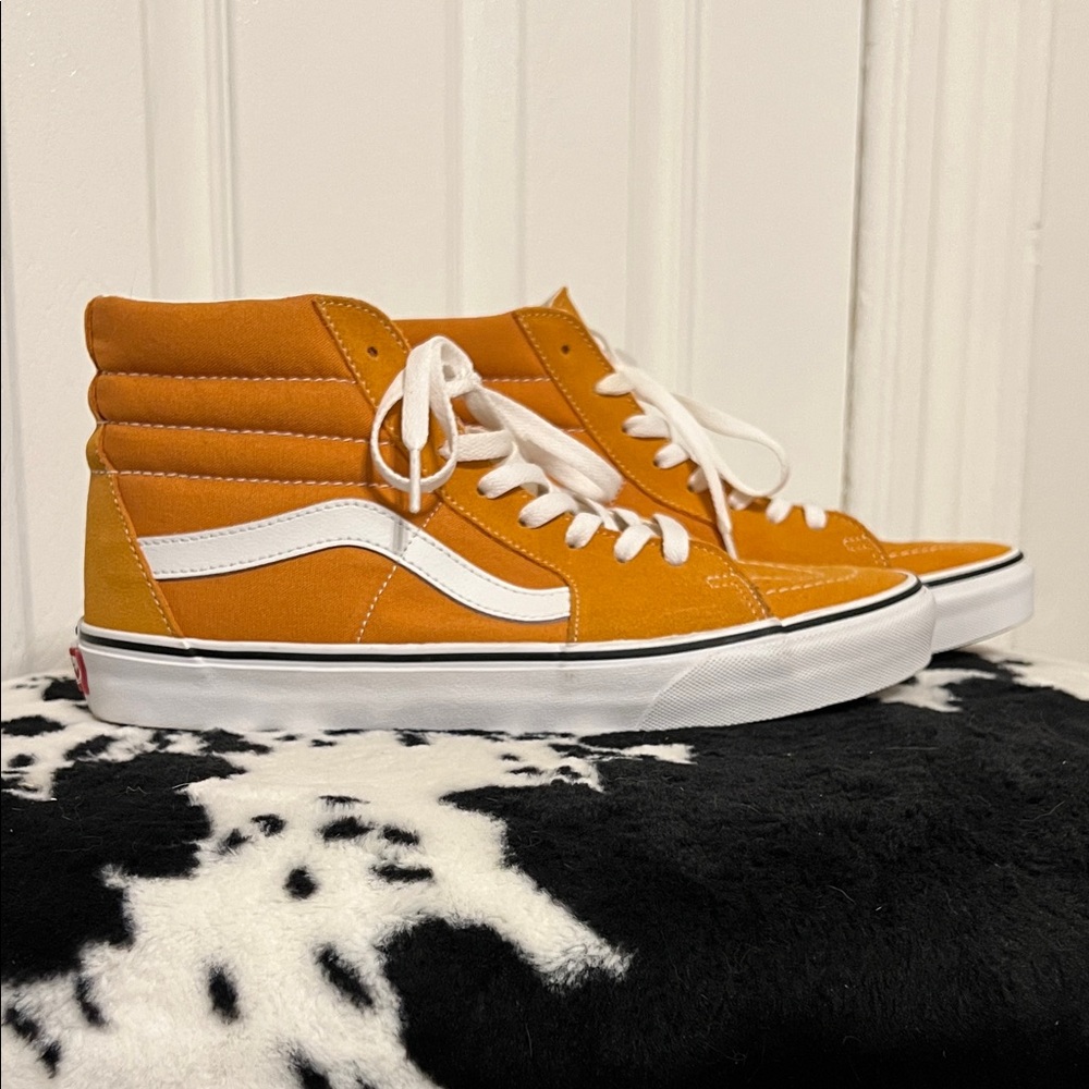 Like new: Vans Mustard and White High-Tops, Men’s 9.5, Women’s 11. Suede/Canvas